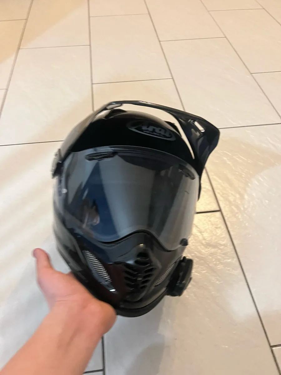 Arai tour x4 motor helmet - Image 1