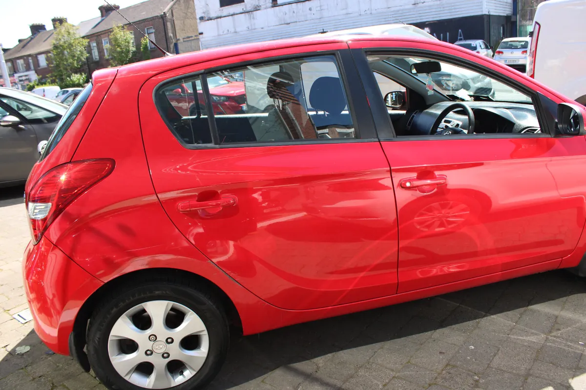 Hyundai i20 1.4 2011 - Image 2