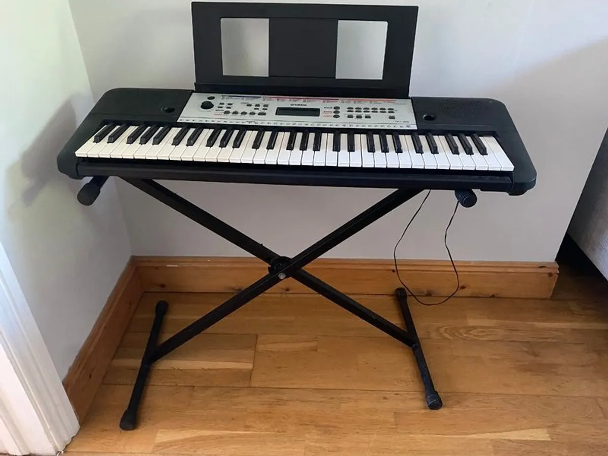 Keyboard and stand - Image 1