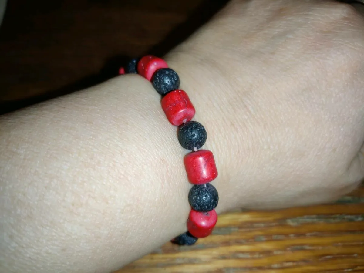 CHUNKY CORAL & BLACK LAVA, Elastic Bracelet ! - Image 2