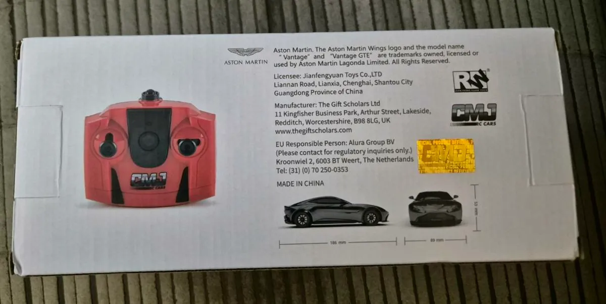 Radio Controlled Aston Martin Car - Image 4