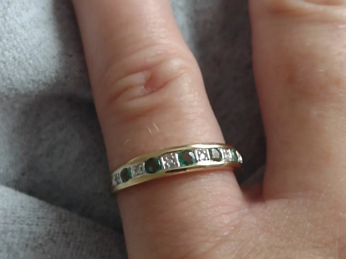 9ct gold natural Emerald & diamond eternity ring - Image 2