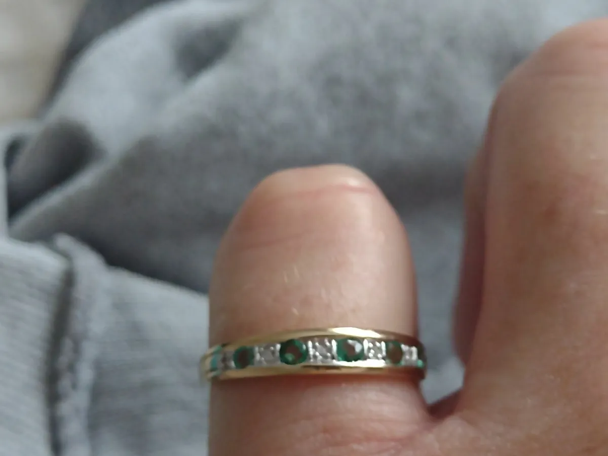 9ct gold natural Emerald & diamond eternity ring - Image 4