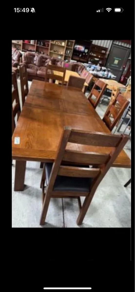 Extendable table and 6 chairs - Image 2