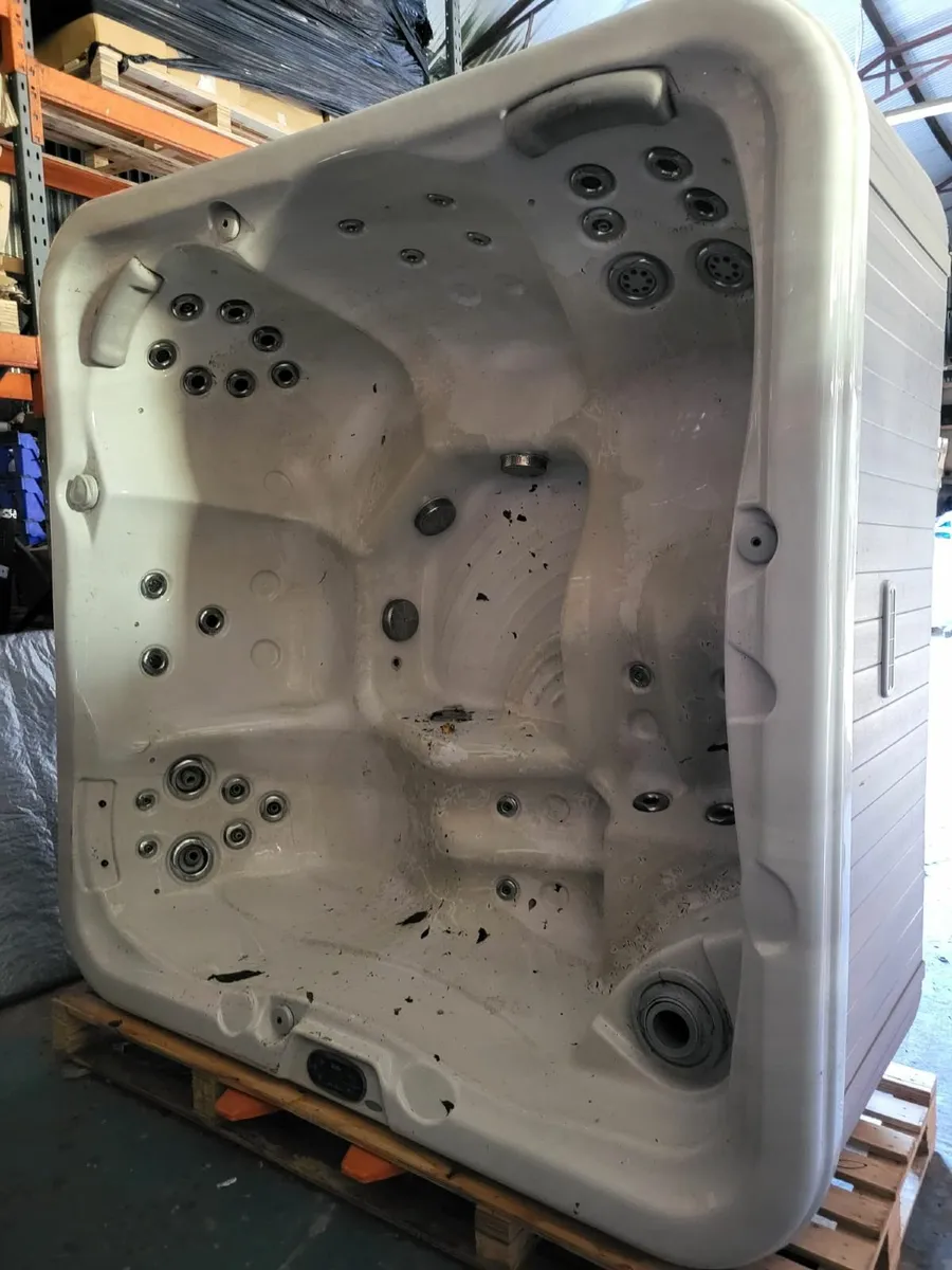 Hot Tub Wellis
