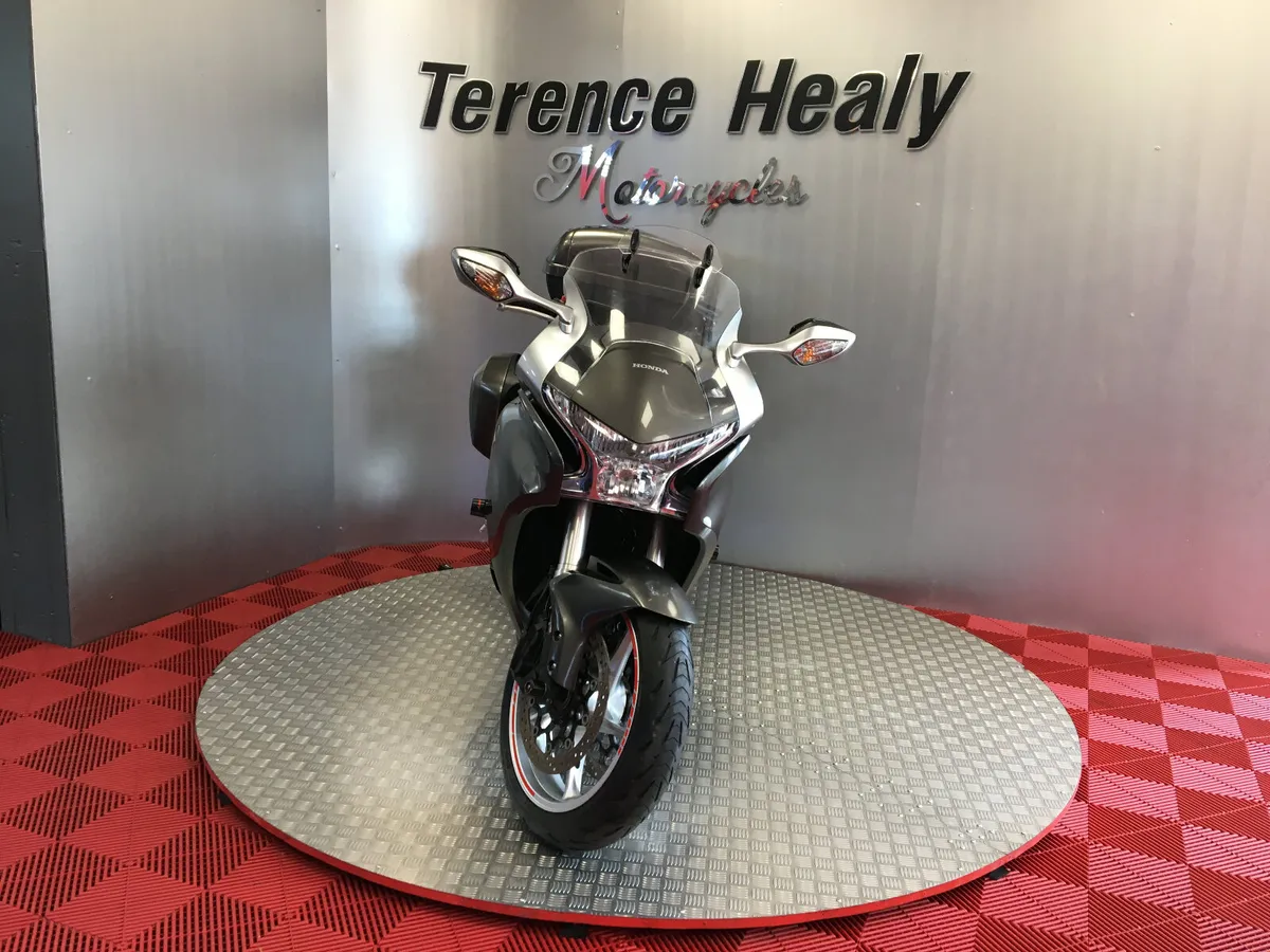 2016 Honda VFR 1200F ''Great Condition'' - Image 4