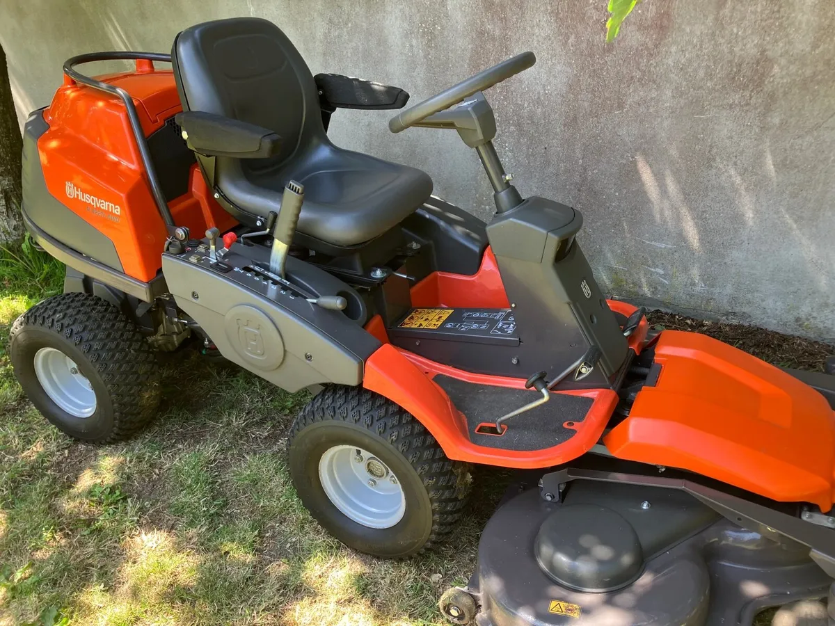 Husqvarna R422Ts AWD ride on mower - Image 4