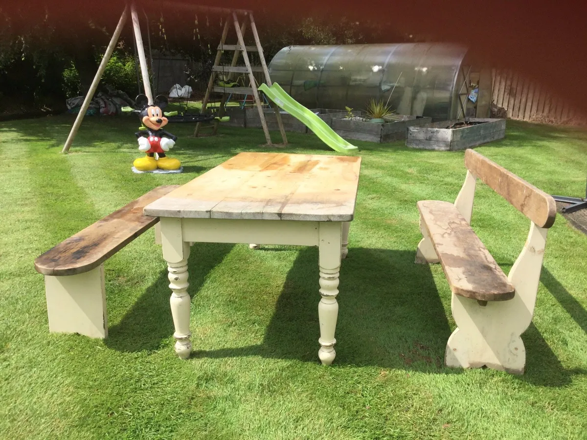 Country style table and chairs - Image 2