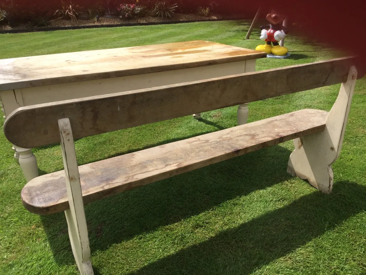 Country style table and chairs - Image 4