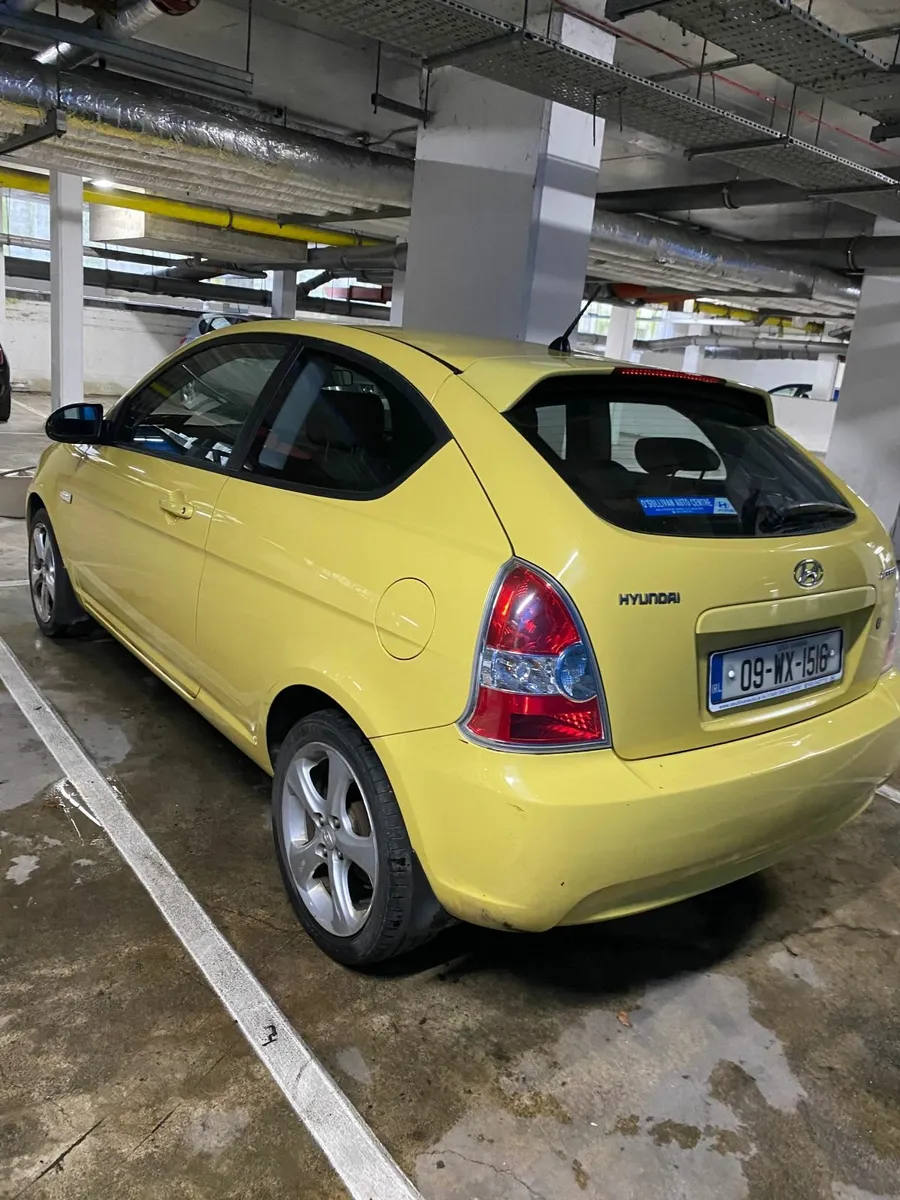 Hyundai Accent 2009 - Image 2
