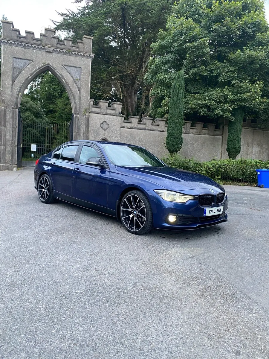 BMW 320d - Image 1