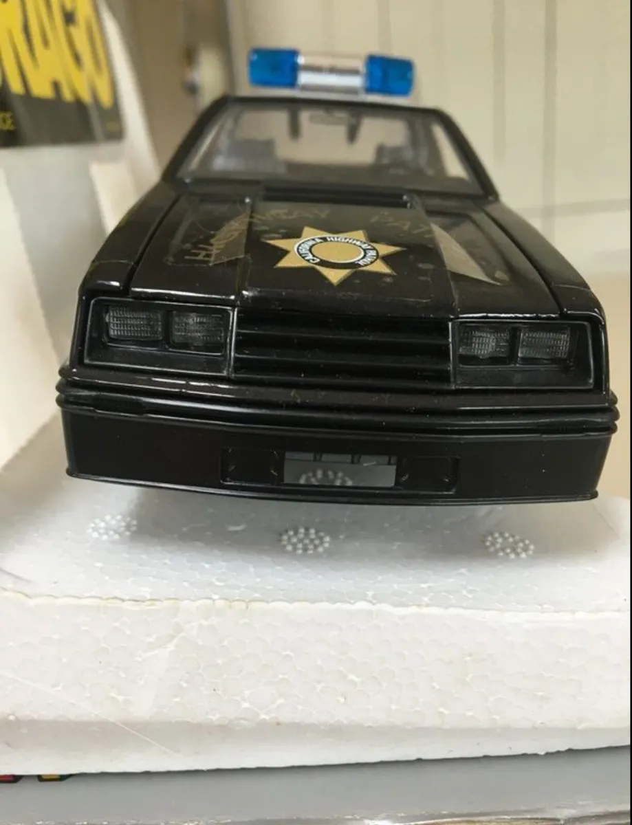 Ford Mustang California Police 1:24 Burago - Image 2