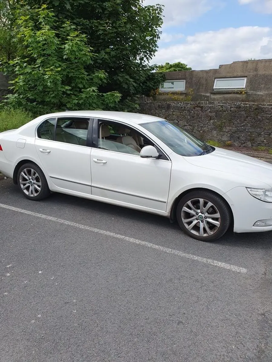 2013 Skoda Superb - Image 1