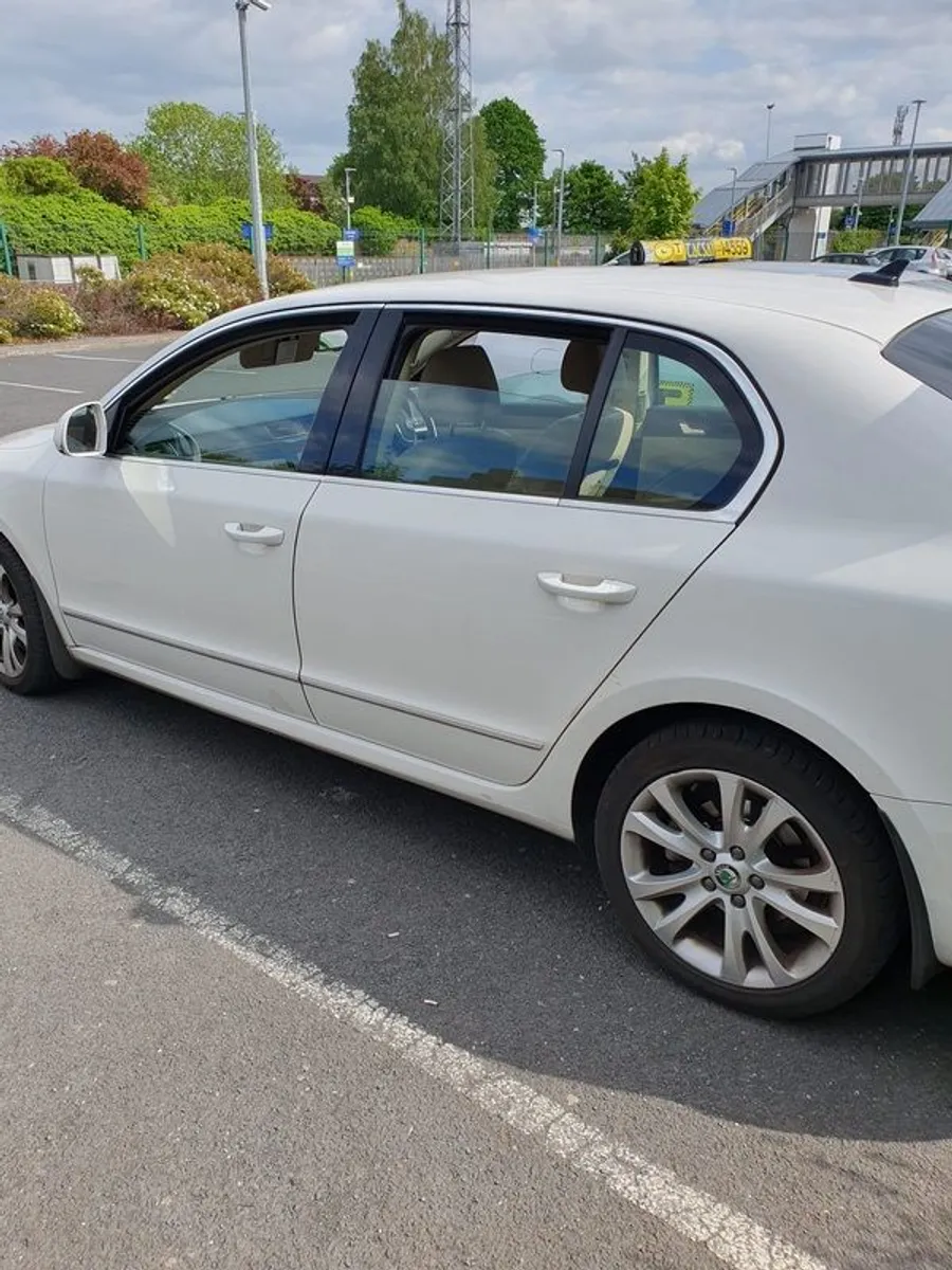 2013 Skoda Superb - Image 2