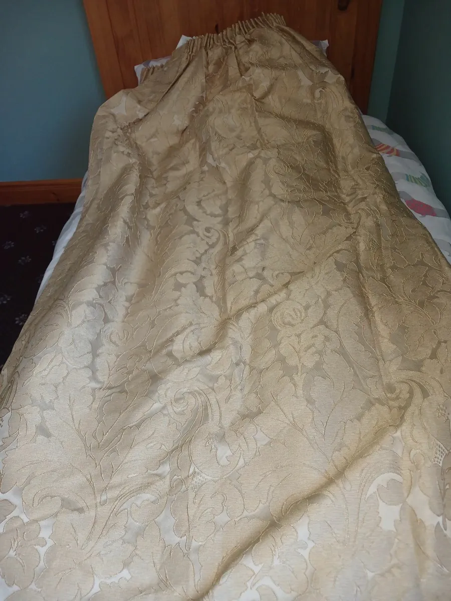 Curtains Gold in colour, BLACK OUT, BRAND NEW - Image 3