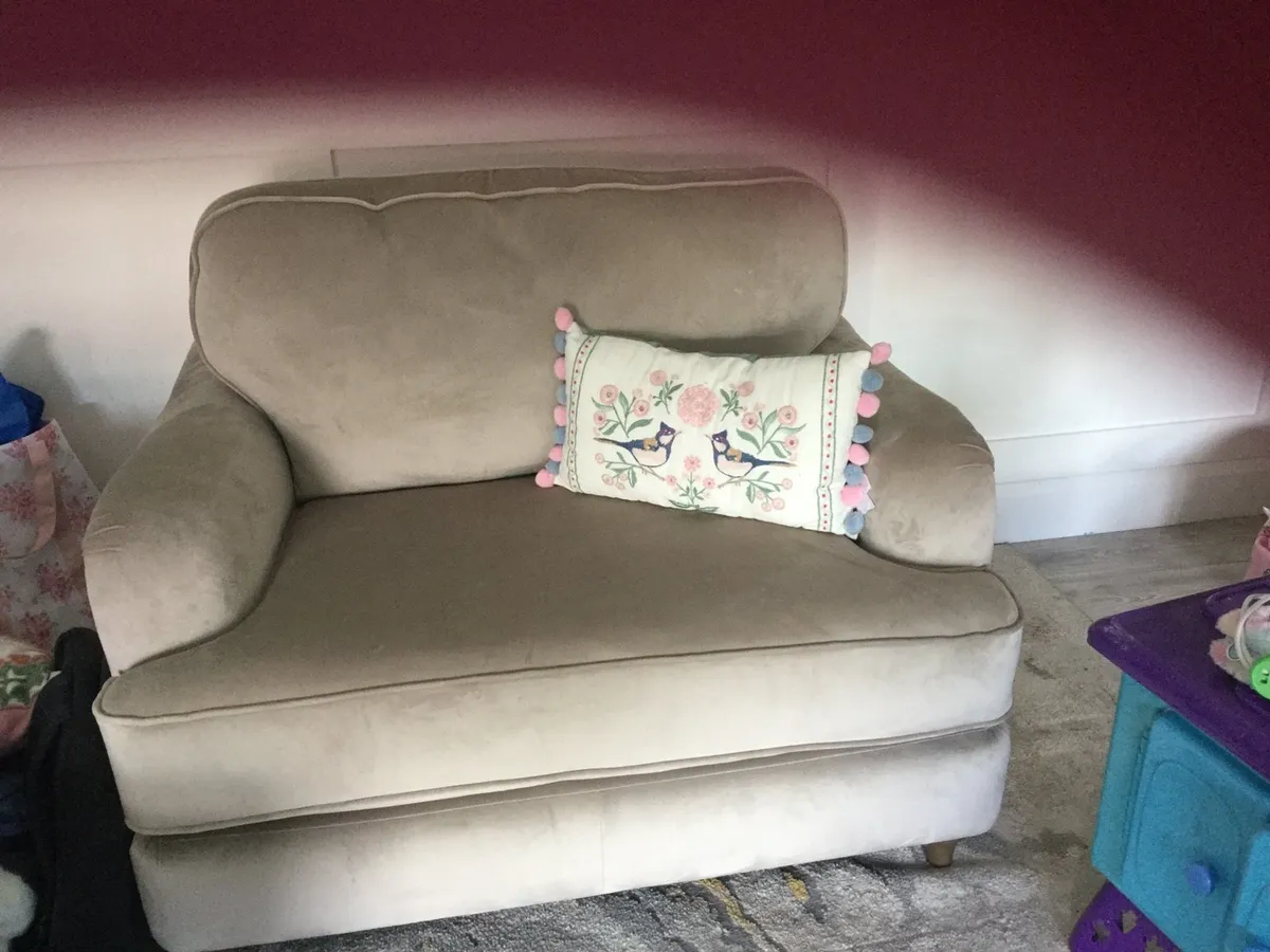 Love chair - Image 1