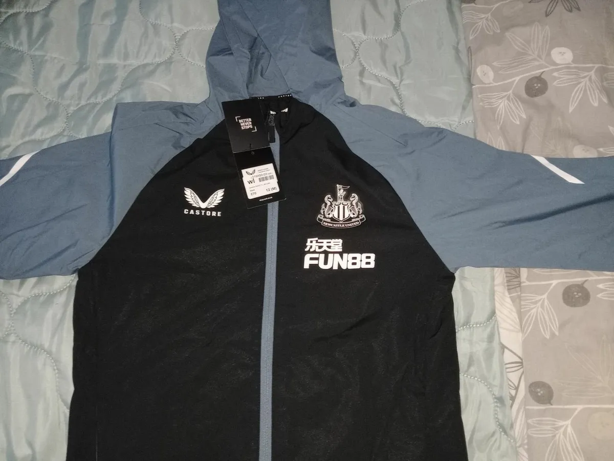 Newcastle jacket with tag - Image 1