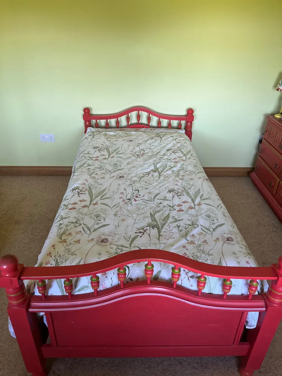 Oak single-bed frame. - Image 1