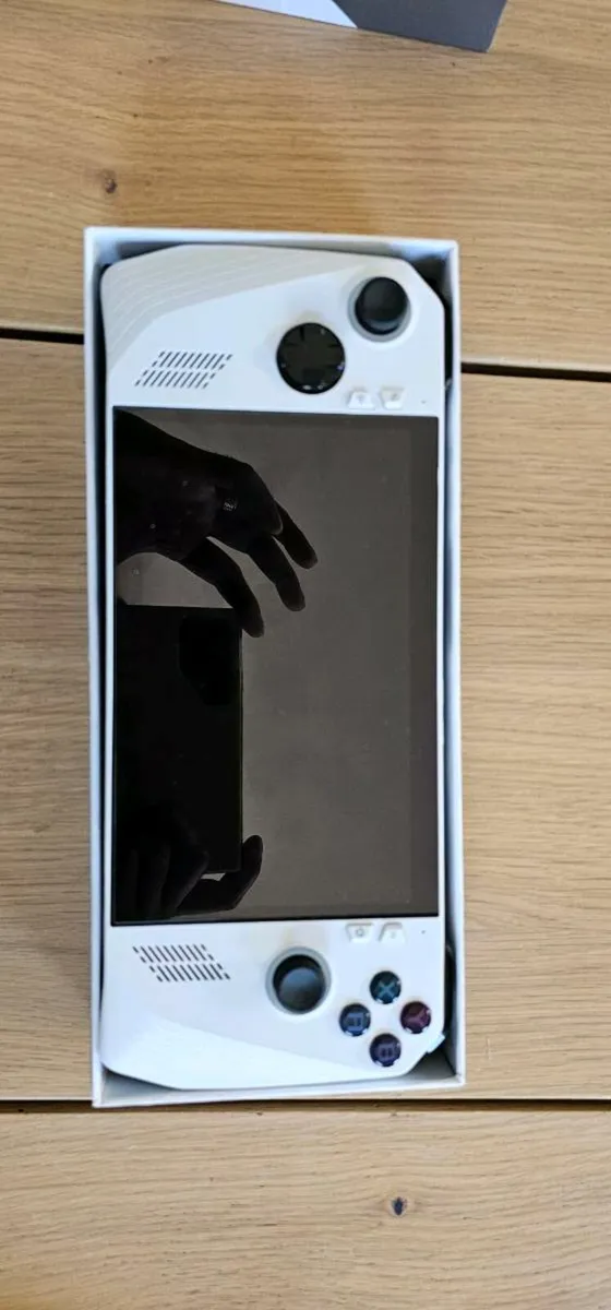 Rog Ally handheld PC gaming console - Image 3
