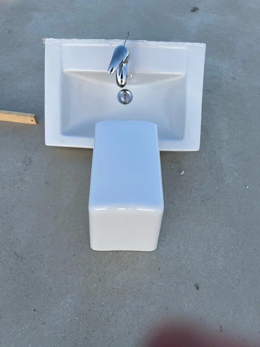 Bathroom ware - Image 4