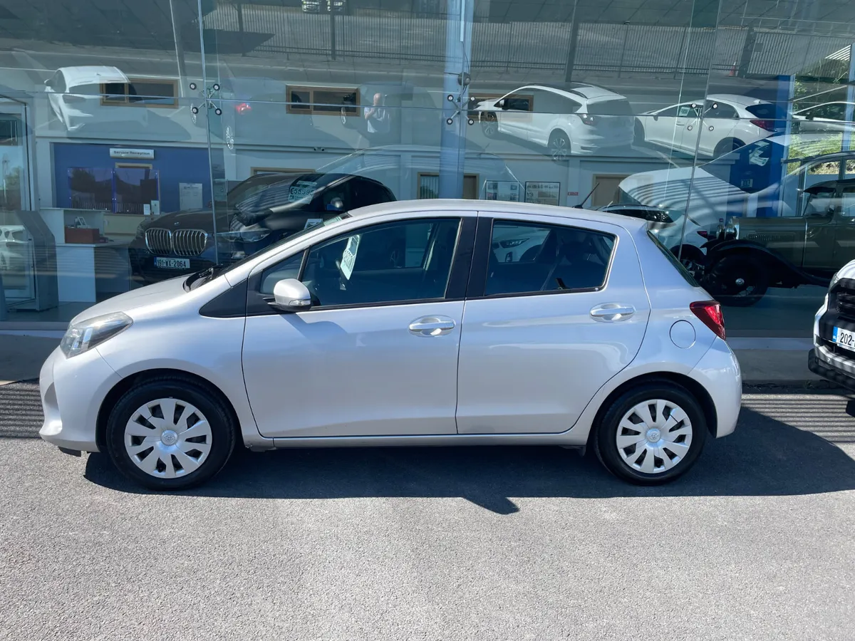 Toyota Yaris 2017 - Image 2