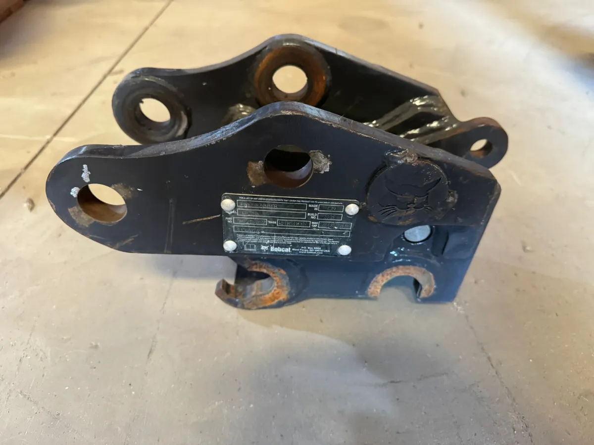 Bobcat E10Z Quick Coupler - Image 1