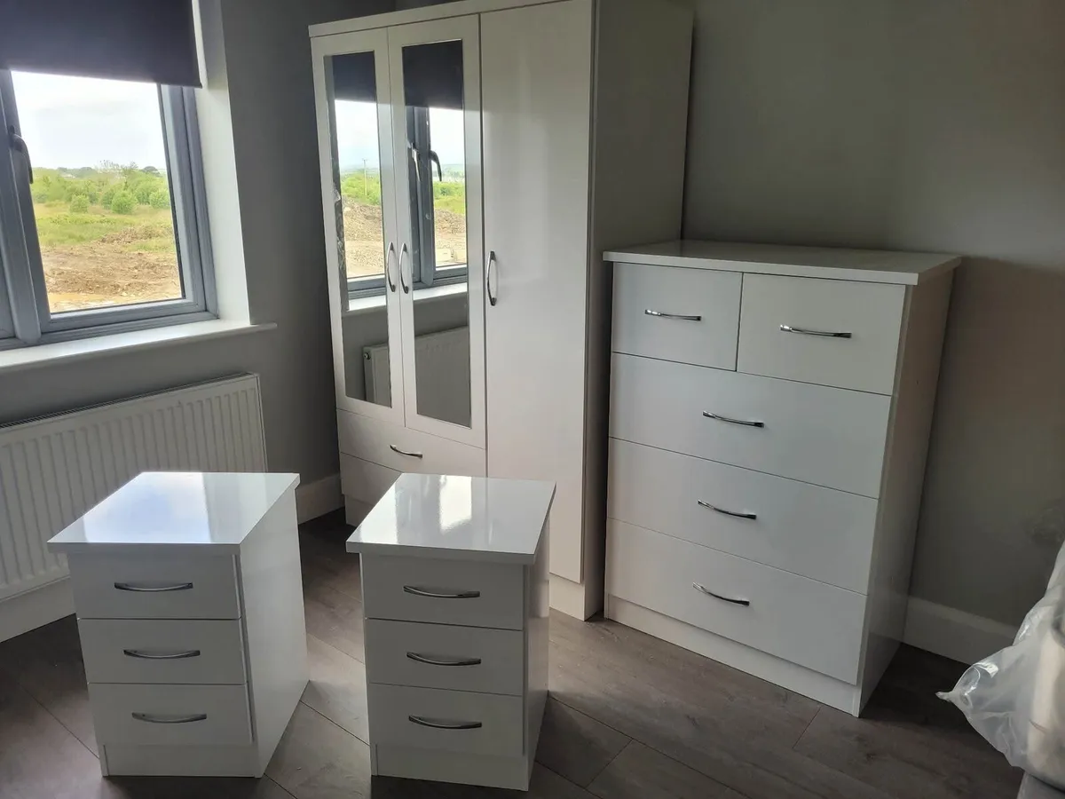 WHITE GLOSS BEDROOM FURNITURE - Image 2