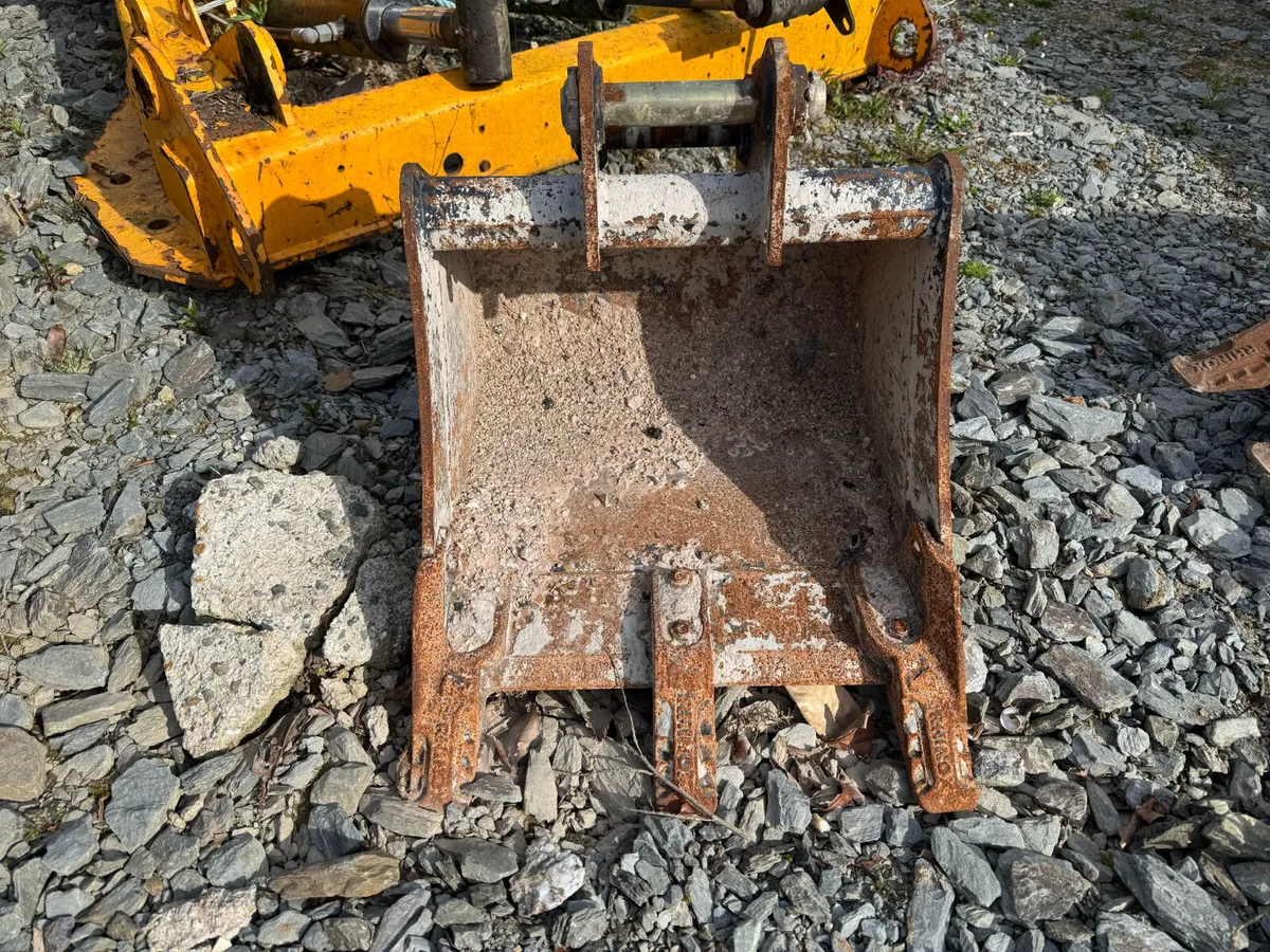 Rhinox 18" bucket for Wacker Neuson 1.8 tonne - Image 2