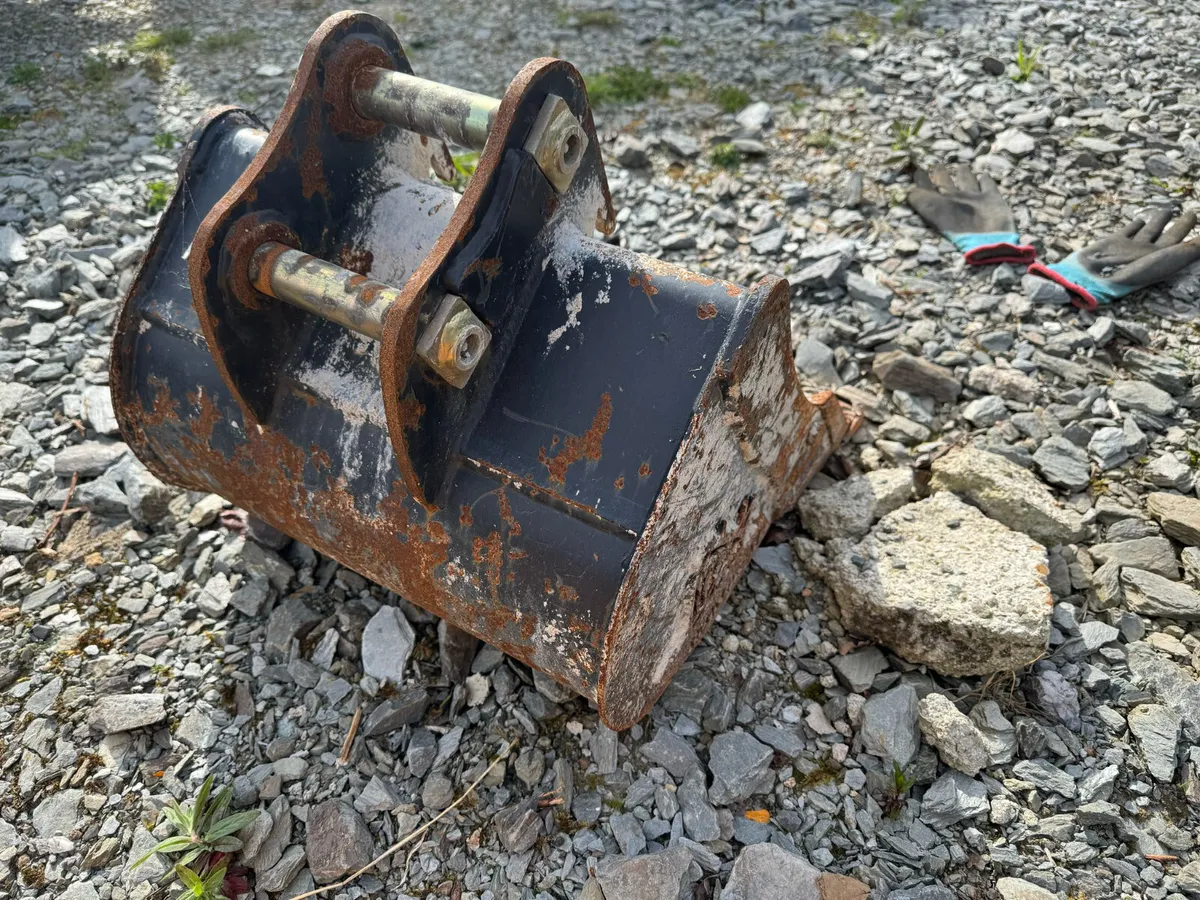 Rhinox 18" bucket for Wacker Neuson 1.8 tonne - Image 4