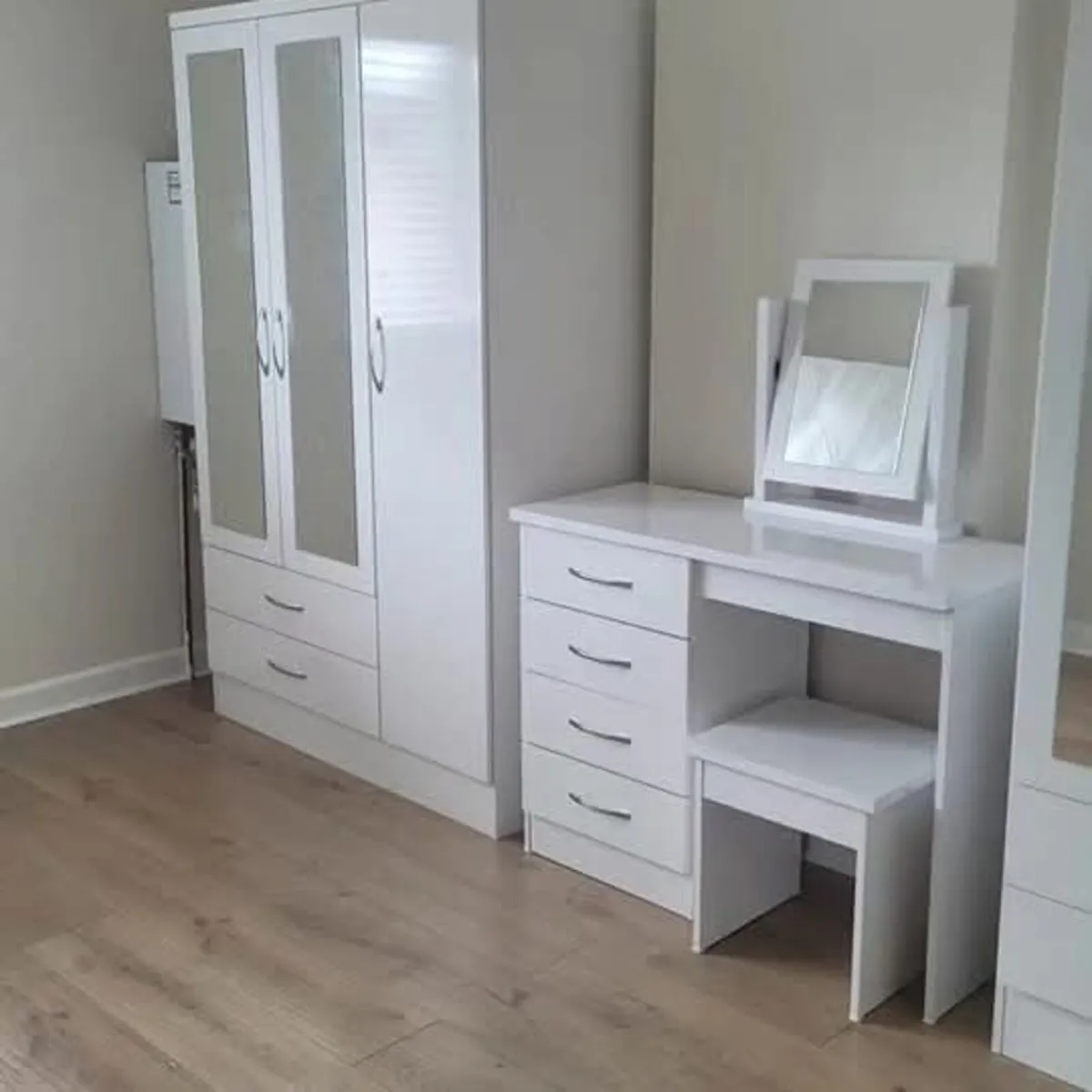 WHITE GLOSS BEDROOM SETS ASSEMBLED - Image 2