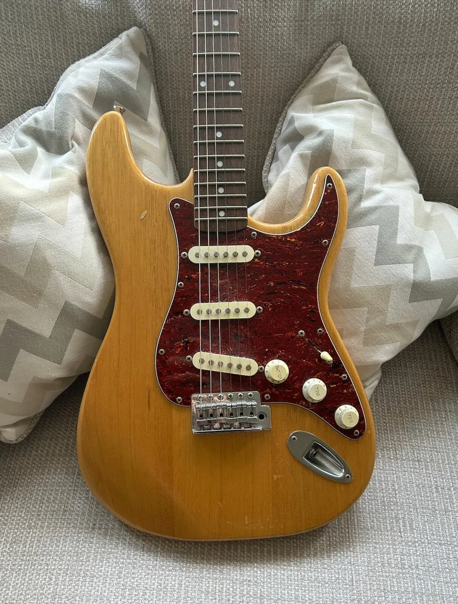 Fender Squire Stratocaster & Fender Amplifier - Image 2