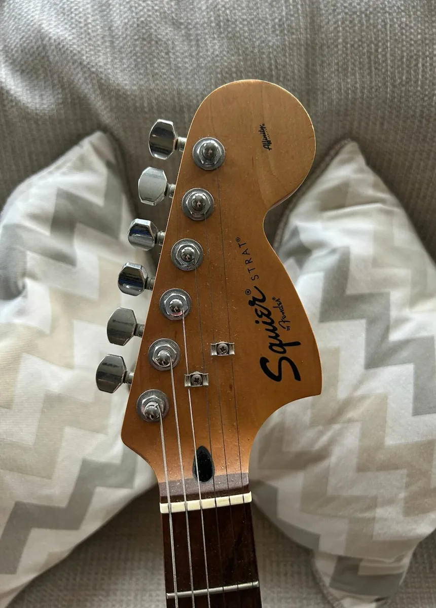 Fender Squire Stratocaster & Fender Amplifier - Image 3