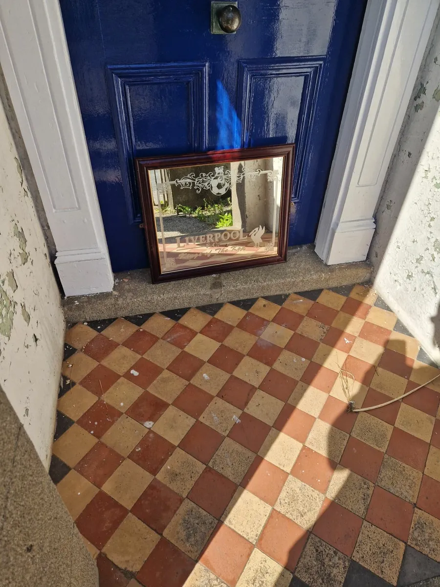 Liverpool Mirror - Image 1