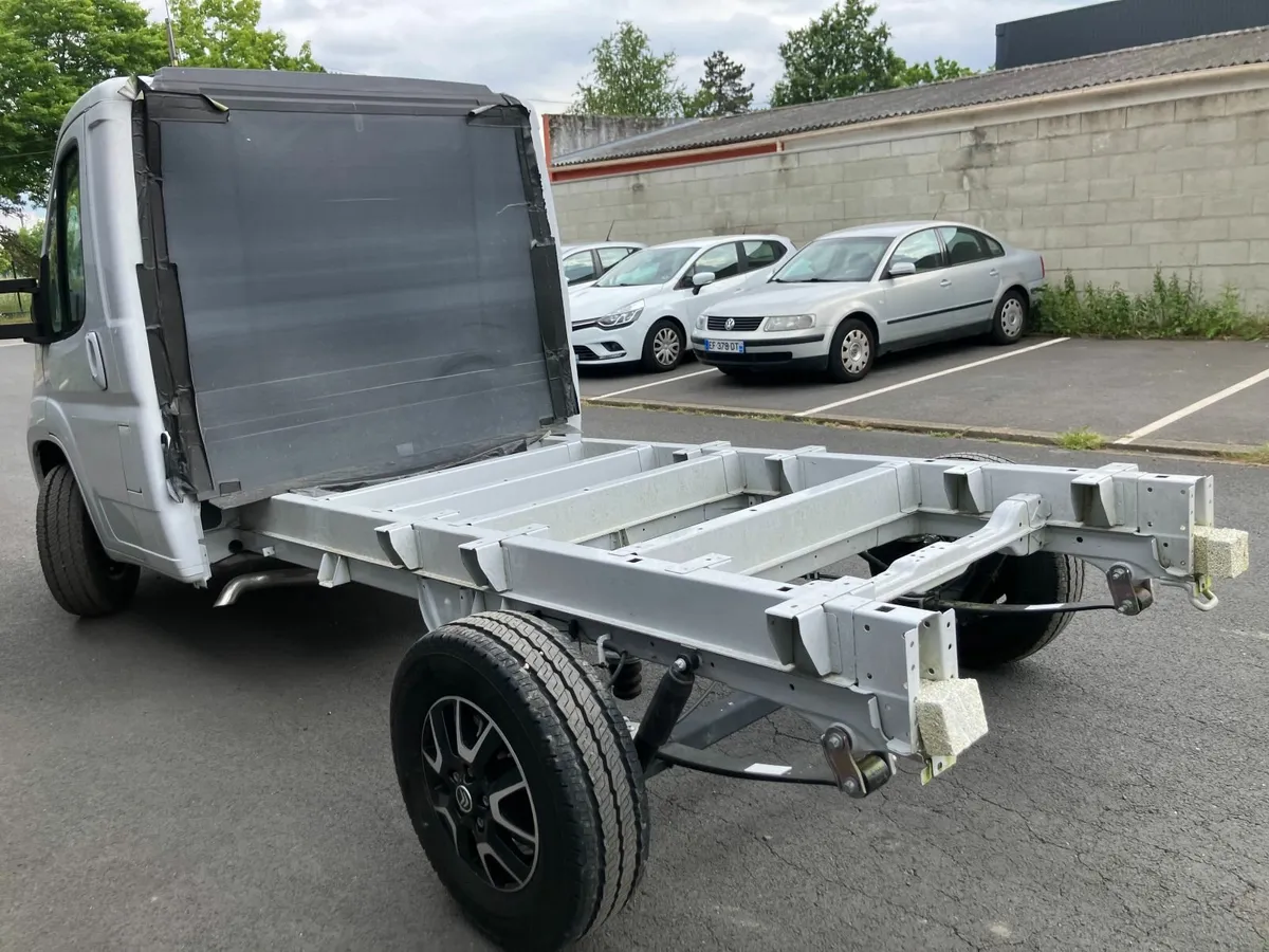 Jumper  Cab Chassis RHD 6 0 kilometers 2.2l HDI - Image 3