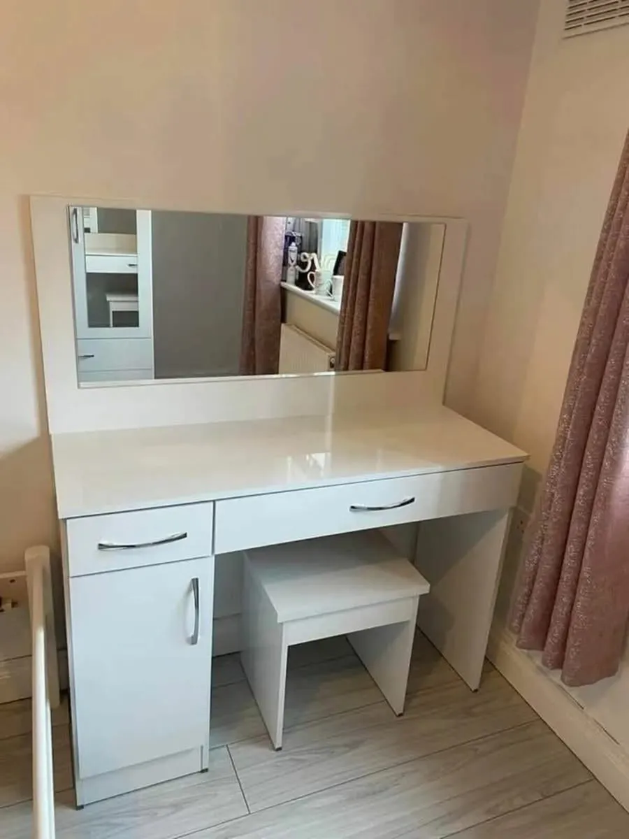 WHITE GLOSS BEDROOM RANGE ASSEMBLED - Image 3