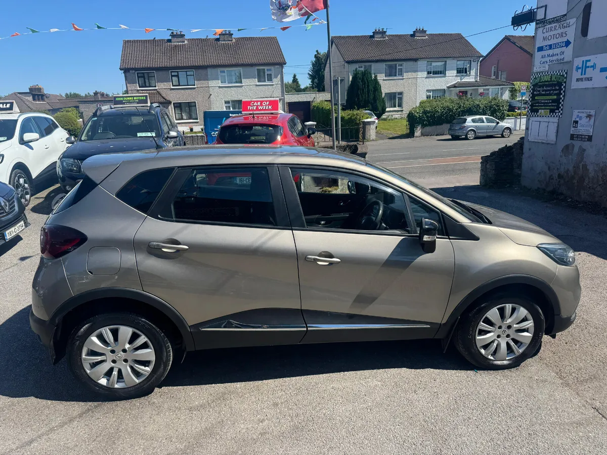 Renault Captur Low mileage - Image 3