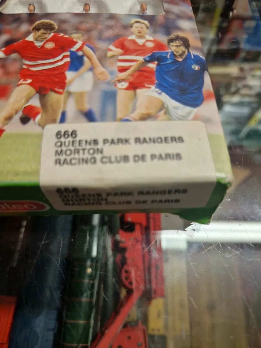 Vintage Subbuteo Football Team Queens Park Rangers - Image 3