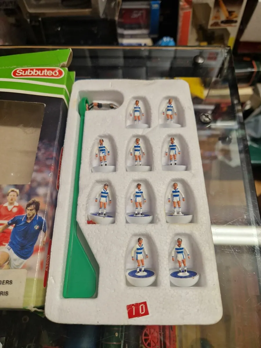 Vintage Subbuteo Football Team Queens Park Rangers - Image 4