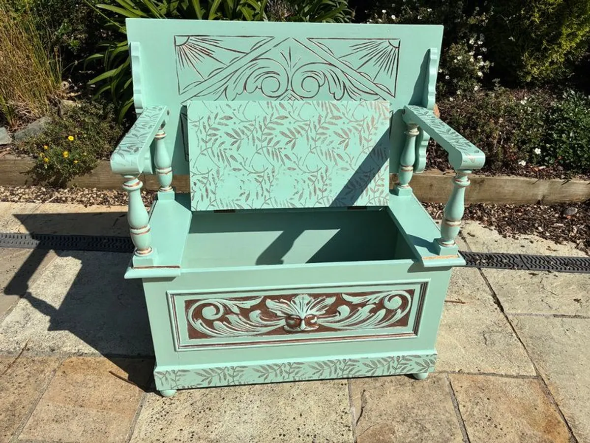 Bench/ 2 tier Table - Image 3