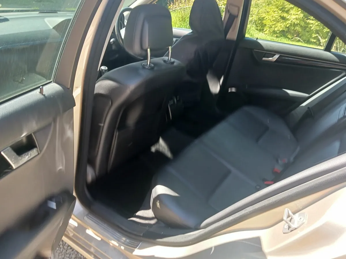 Mercedes-Benz C-Class 2012 - Image 2