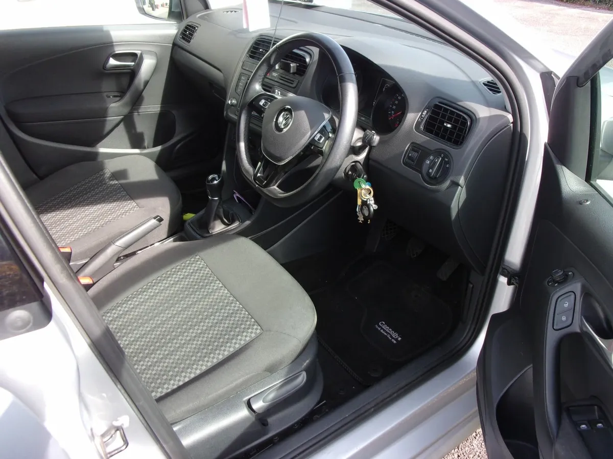 Volkswagen Polo 2016 - Image 2