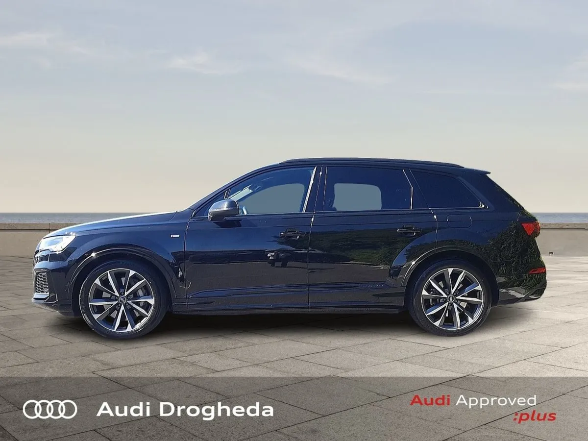 Audi Q7 55 Tfsi e S Line BLK Edition - Image 4
