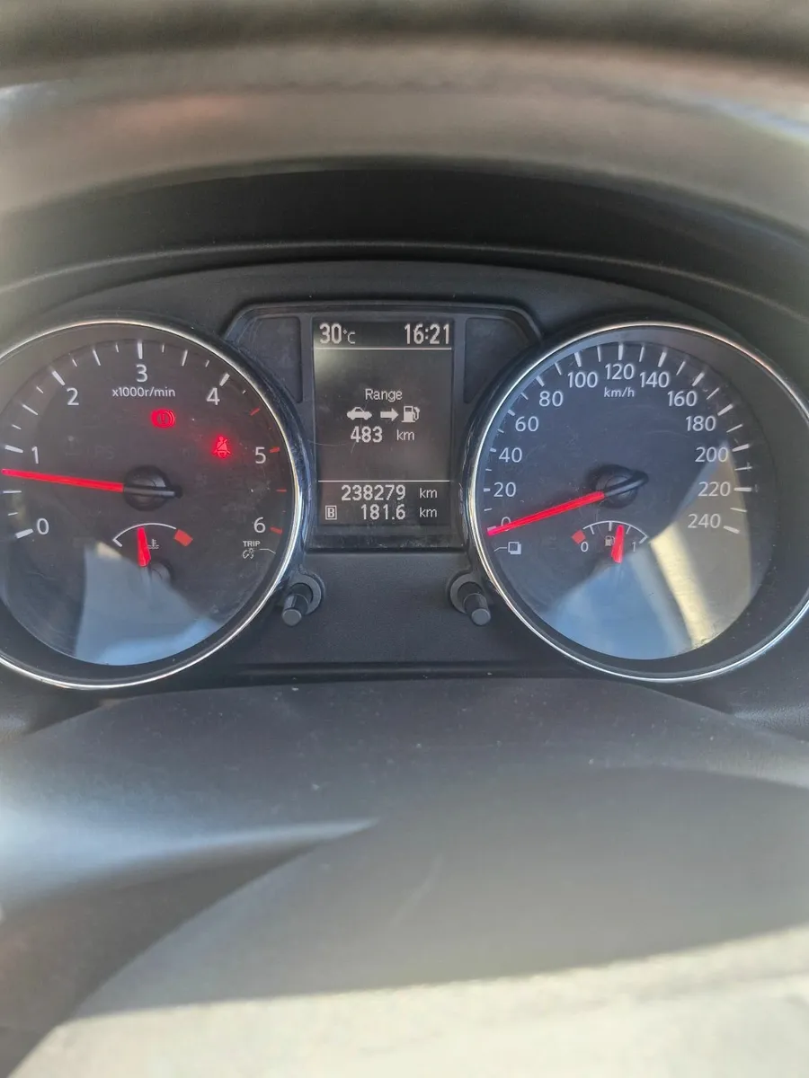 Nissan Qashqai 2010 - Image 2