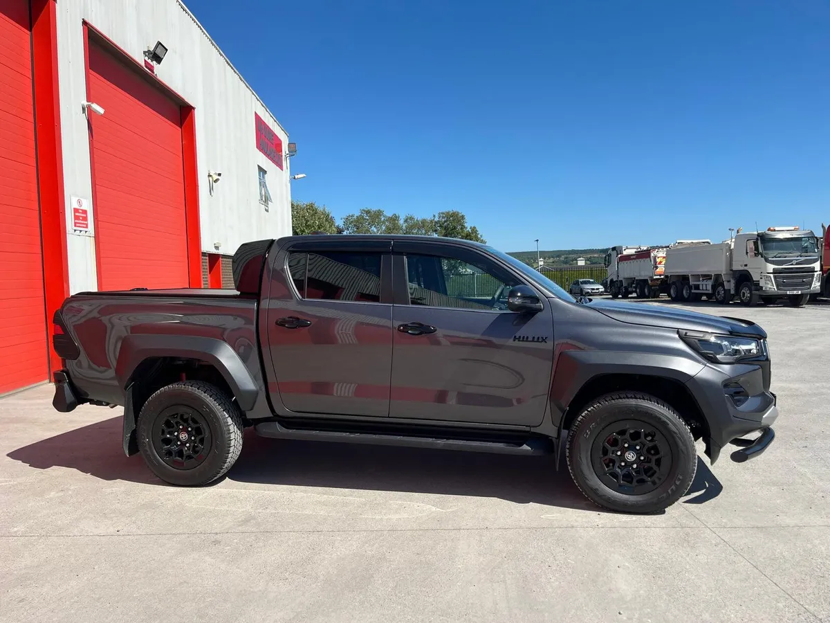 2025 Toyota Hilux GR Sport IllI - Image 4