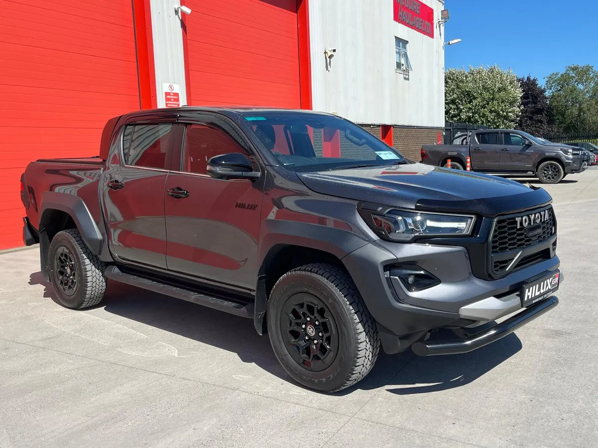 2025 Toyota Hilux GR Sport IllI - Image 3