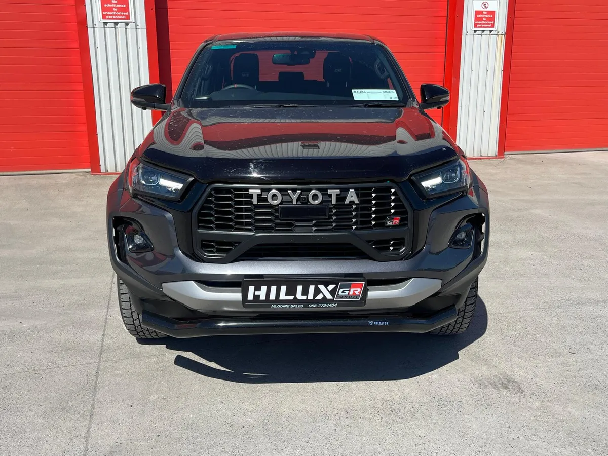 2025 Toyota Hilux GR Sport IllI - Image 2