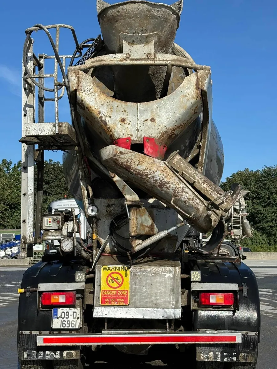 2009 Hino 700 Series Concrete Mixer 8x4 - Image 3