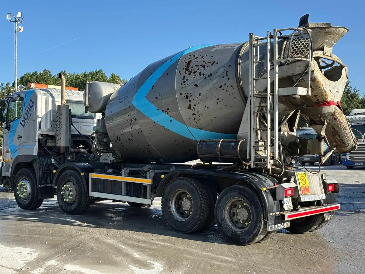 2009 Hino 700 Series Concrete Mixer 8x4 - Image 4
