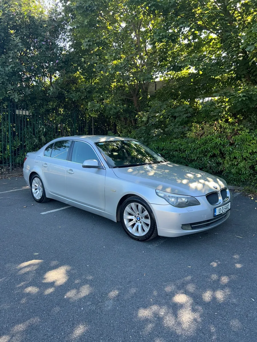 BMW 5-Series 2010 - Image 1