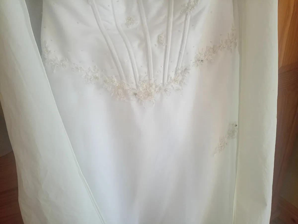 Wedding dress - Image 1